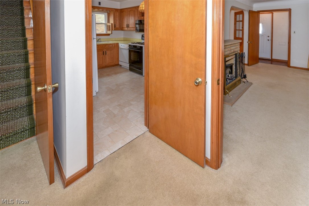 6308 Ackley Road Parma, OH 44129 - Photo 17 of 34