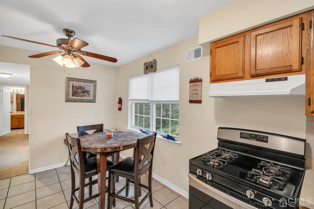 32 Hanover Square Middlesex, NJ 08846 - Photo 13 of 25 a kitchen with a stove a sink and cabinets