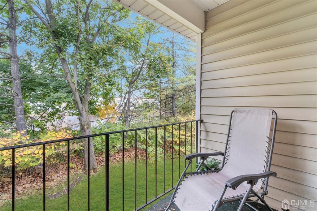 32 Hanover Square Middlesex, NJ 08846 - Photo 20 of 25 a view of a balcony with chairs
