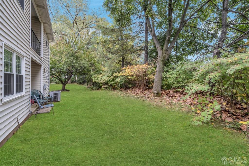 32 Hanover Square Middlesex, NJ 08846 - Photo 23 of 25 a view of yard with green space