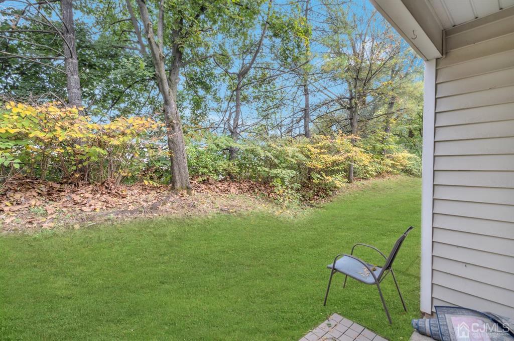 32 Hanover Square Middlesex, NJ 08846 - Photo 24 of 25 a view of yard with green space