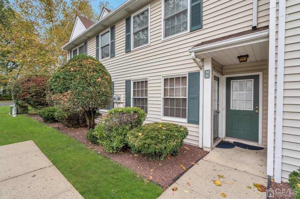 32 Hanover Square Middlesex, NJ 08846 - Photo 3 of 25 a front view of a house with garden
