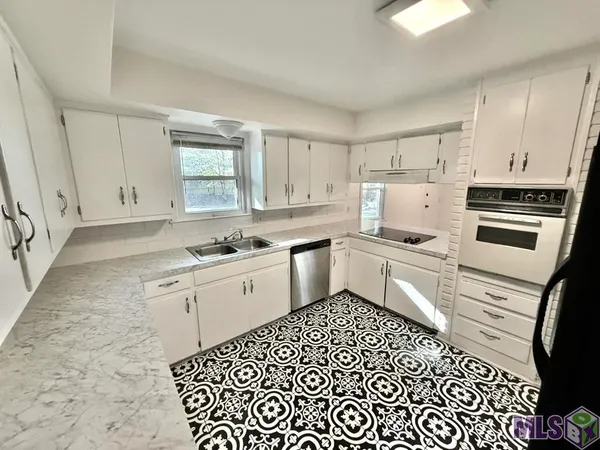 $1,600 | 266 West Parkland Drive, Baton Rouge, LA 70806