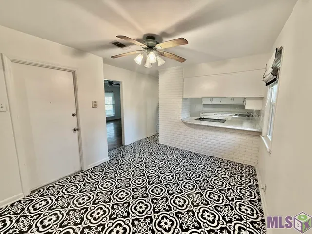 $1,600 | 266 West Parkland Drive, Baton Rouge, LA 70806