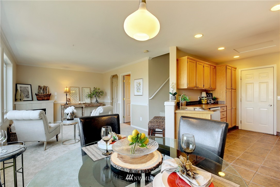 1100 Eagle Ridge Drive South, Unit B Renton, WA 98055 - Photo 4 of 16