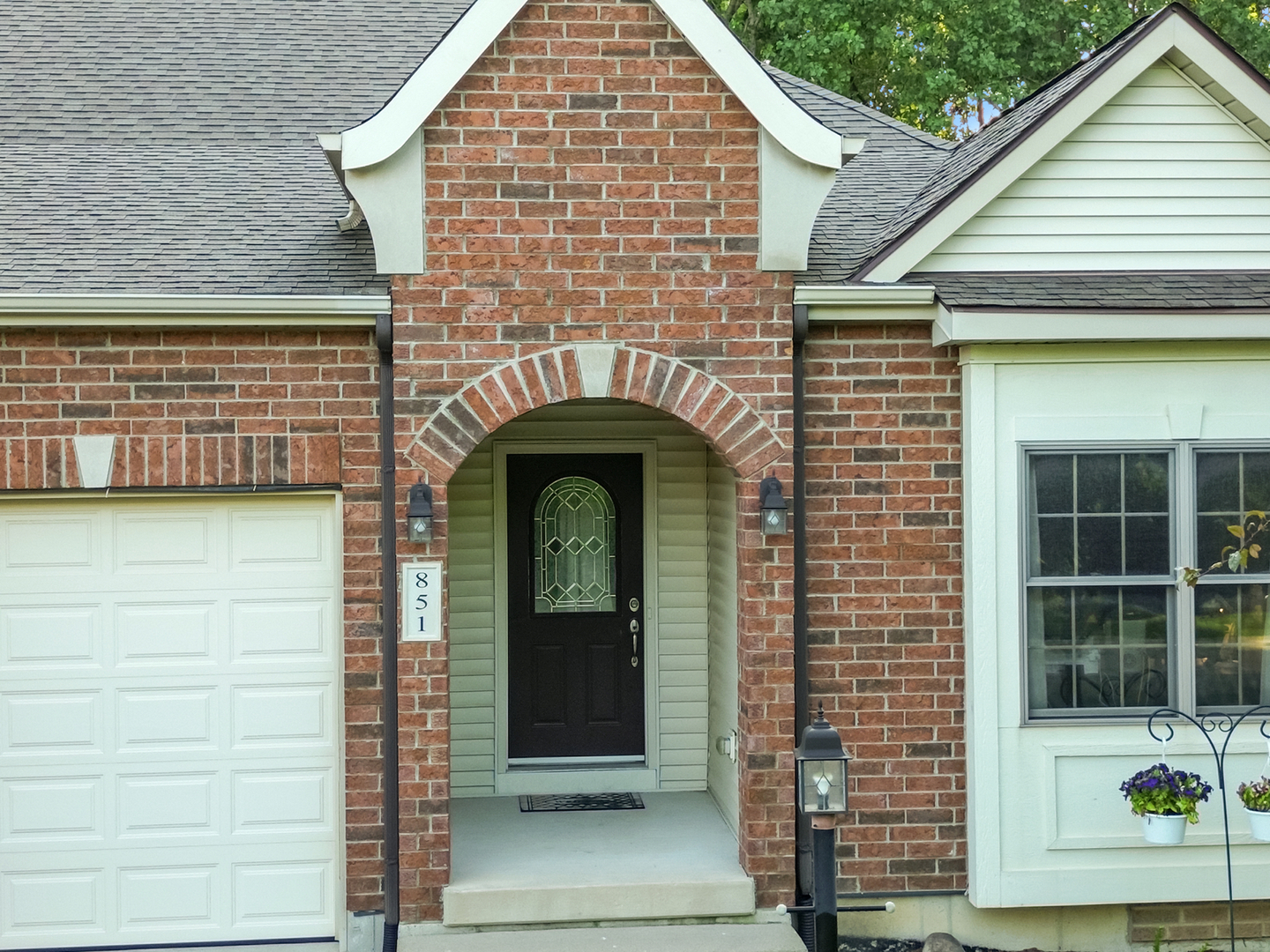 851 Prairie Ridge Drive Woodstock, IL 60098 - Photo 2 of 27 Gallery Image 2