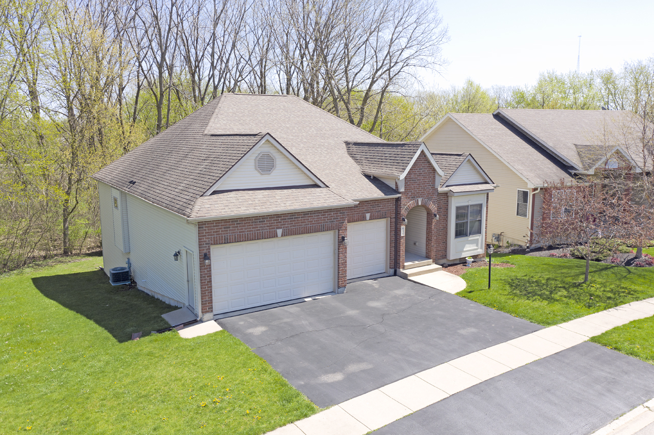 851 Prairie Ridge Drive Woodstock, IL 60098 - Photo 3 of 27 Gallery Image 3
