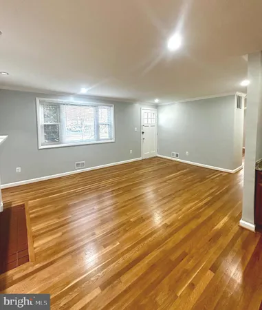 $4,500 | 5100 10th Street North, Arlington, VA 22205