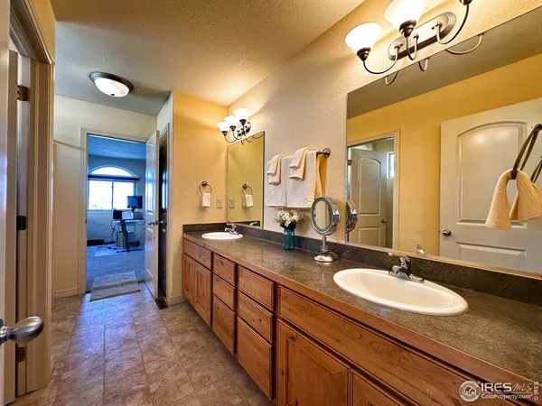 a view of livingroom with furniture and windows