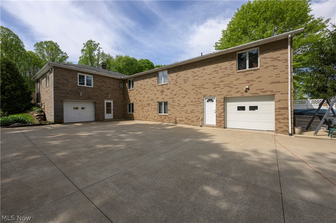 2677 Summit Road Akron, OH 44321 - Photo 2 of 33