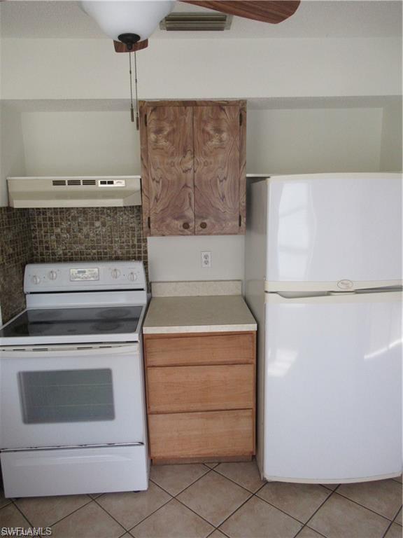 18608 Sebring Road Fort Myers, FL 33967 - Photo 5 of 13 a utility room with washer and dryer