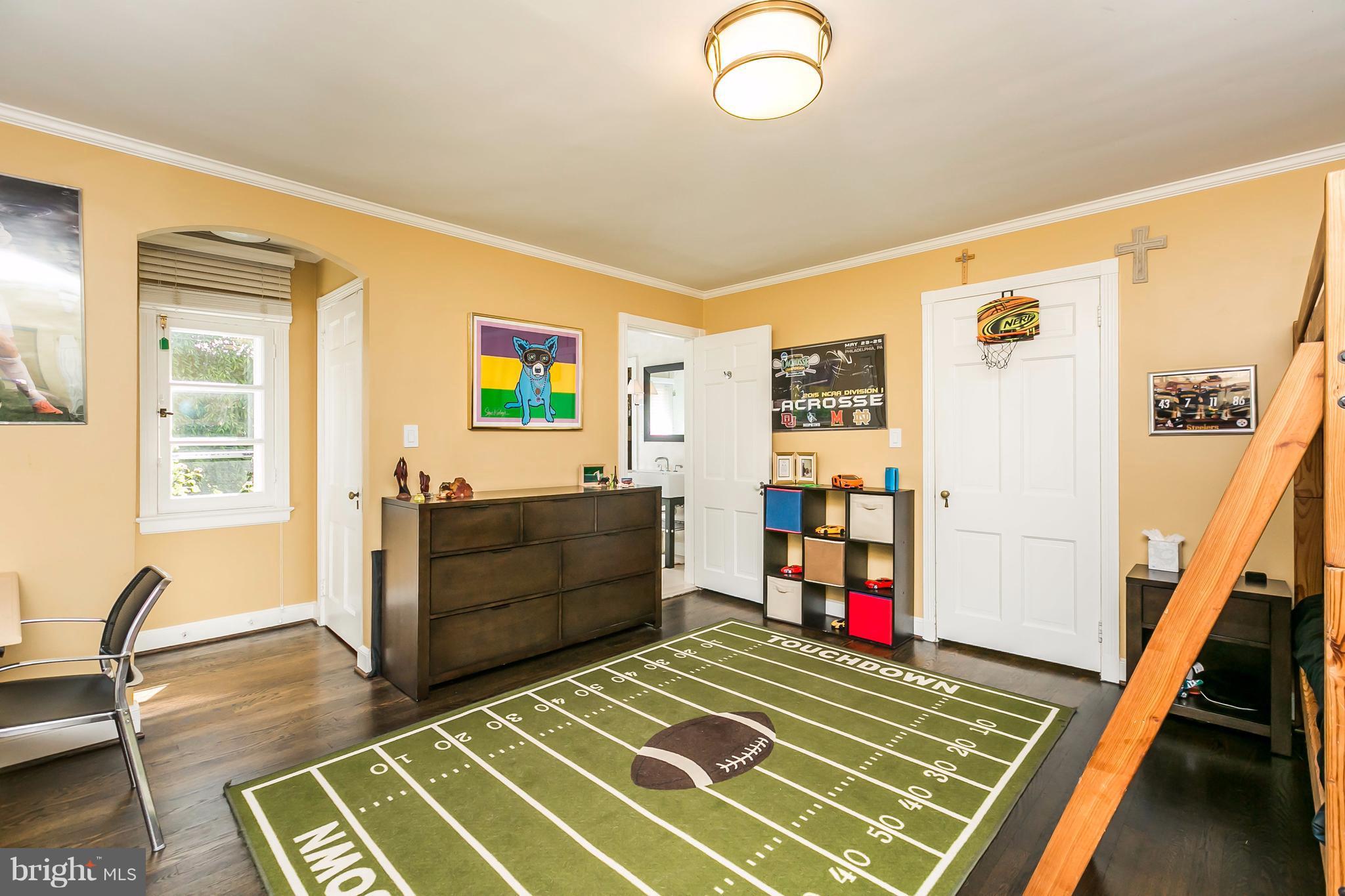 2 St Johns Road Baltimore, MD 21210 - Photo 18 of 30 a living room with furniture