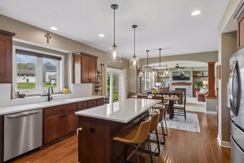 $699,900 | 2109 Valley Creek Lane, Shakopee, MN 55379