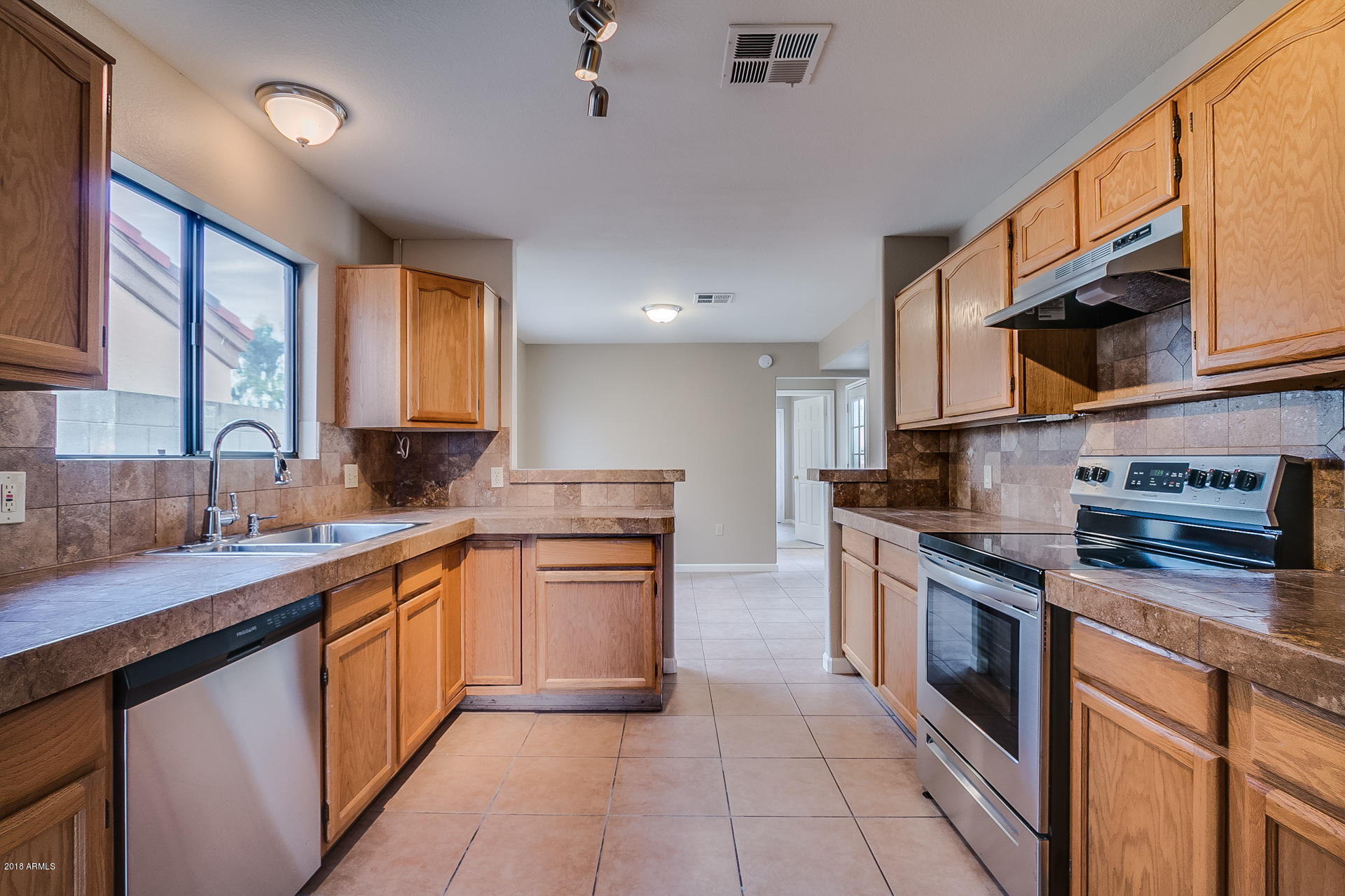 1243 East Redfield Road Gilbert, AZ 85234 - Photo 8 of 25 Redfield - 14