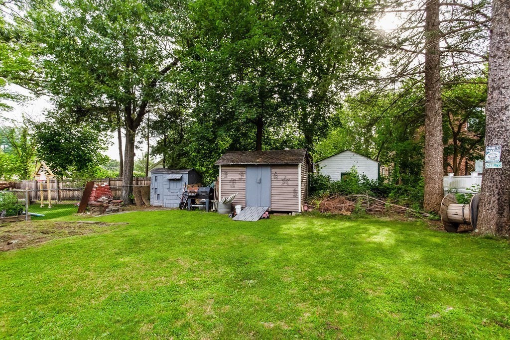 45 Leitch Street Springfield, MA 01109 - Photo 4 of 24