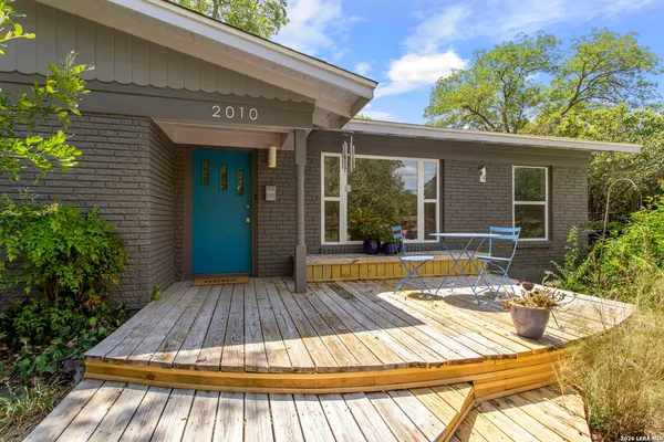 a view of outdoor space yard deck and patio