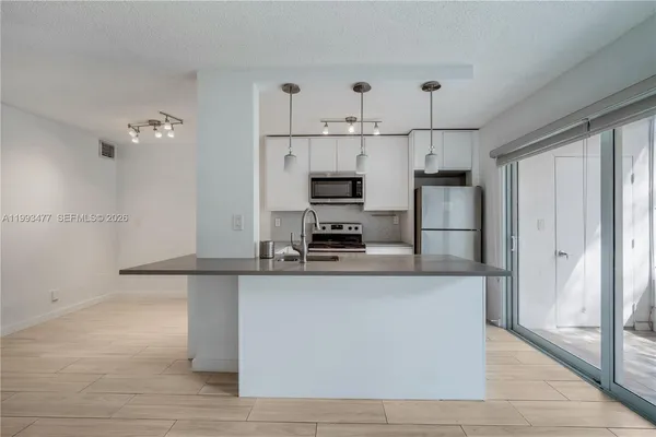 $2,200 | 13924 Southwest 90th Terrace, Unit 13924, Miami, FL 33186