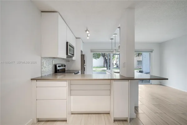 $2,200 | 13924 Southwest 90th Terrace, Unit 13924, Miami, FL 33186