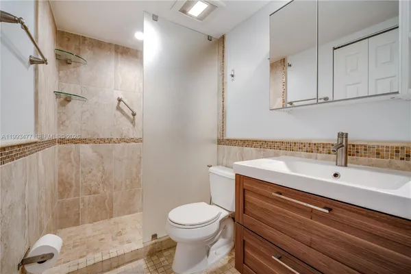 $2,200 | 13924 Southwest 90th Terrace, Unit 13924, Miami, FL 33186
