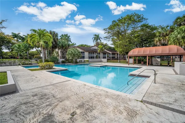 $2,200 | 13924 Southwest 90th Terrace, Unit 13924, Miami, FL 33186