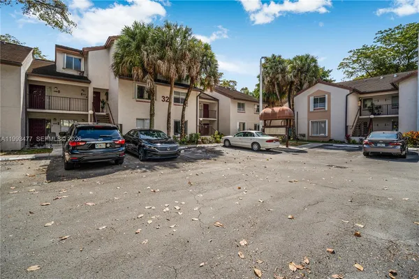 $2,200 | 13924 Southwest 90th Terrace, Unit 13924, Miami, FL 33186