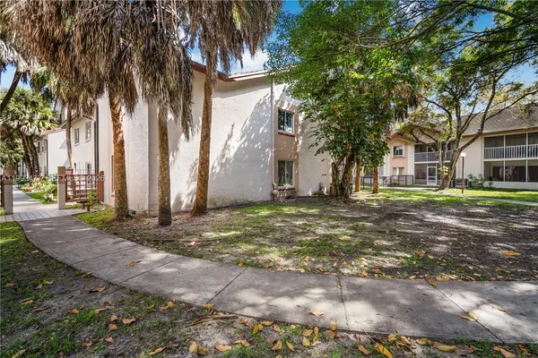 $2,200 | 13924 Southwest 90th Terrace, Unit 13924, Miami, FL 33186