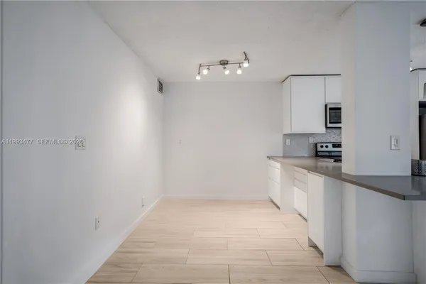 $2,200 | 13924 Southwest 90th Terrace, Unit 13924, Miami, FL 33186
