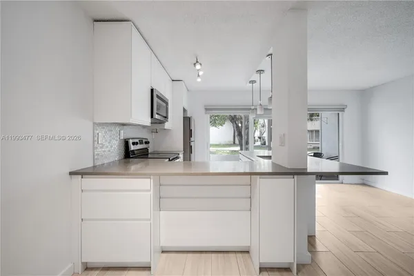 $2,200 | 13924 Southwest 90th Terrace, Unit 13924, Miami, FL 33186