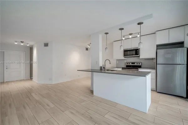 $2,200 | 13924 Southwest 90th Terrace, Unit 13924, Miami, FL 33186