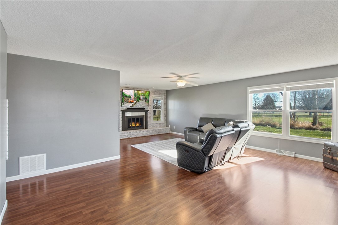 18109 Harrison Street Road Charleston, IL 61920 - Photo 8 of 22 Gallery Image 8