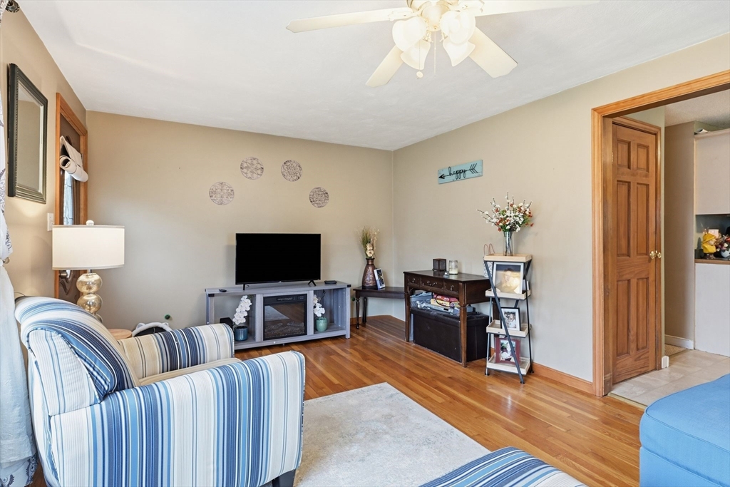 618 Morgan Road West Springfield, MA 01089 - Photo 7 of 38