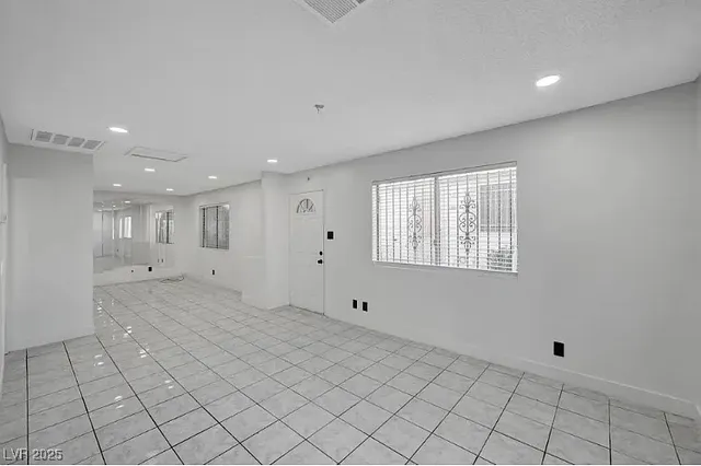 $1,399 | 4938 Larkspur Street, Las Vegas, NV 89120