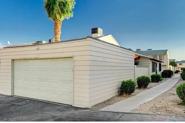 $1,399 | 4938 Larkspur Street, Las Vegas, NV 89120