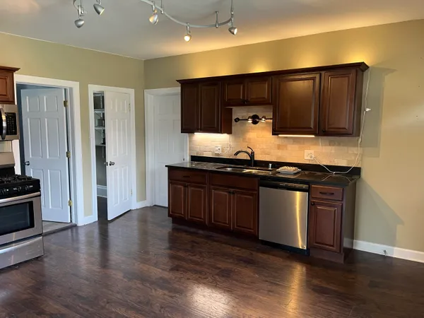 $1,525 | 602 Michigan Avenue, South Milwaukee, WI 53172