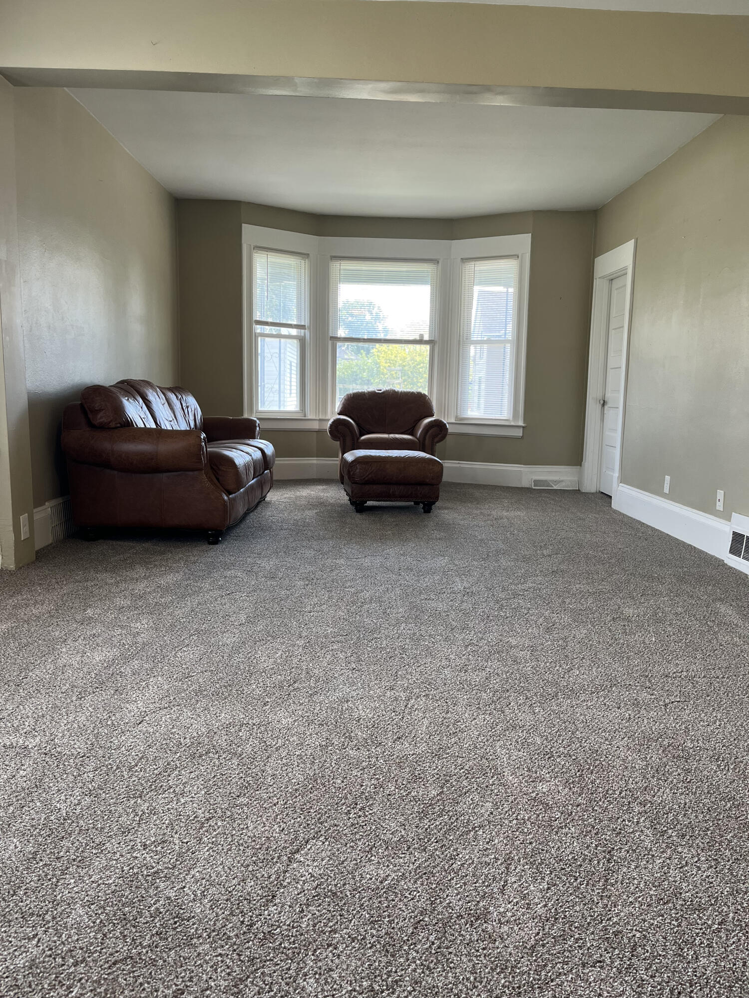 602 Michigan Avenue South Milwaukee, WI 53172 - Photo 6 of 19 IMG_4122