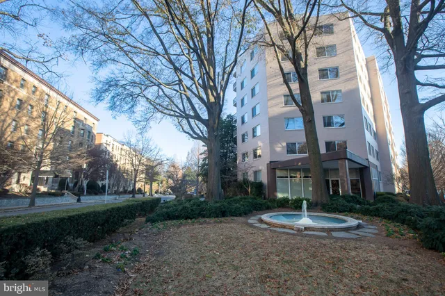 a view of a yard in front of a building