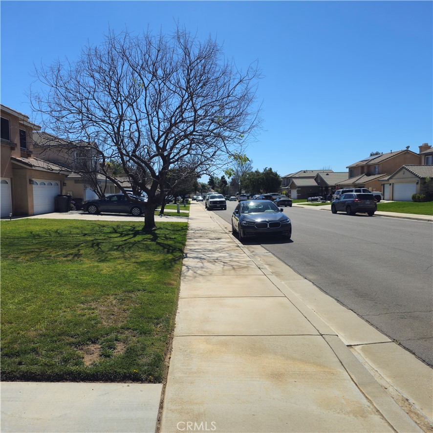 1650 Ravenswood Road Beaumont, CA 92223 - Photo 4 of 42 a view of a backyard