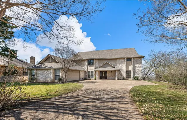 $685,000 | 10009 Stony Point Drive, Woodway, TX 76712