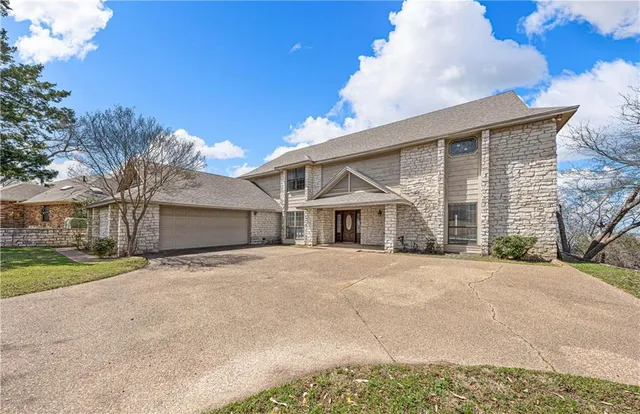 $685,000 | 10009 Stony Point Drive, Woodway, TX 76712