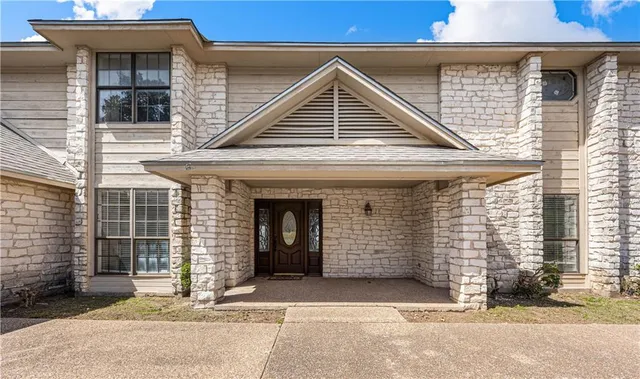 $685,000 | 10009 Stony Point Drive, Woodway, TX 76712