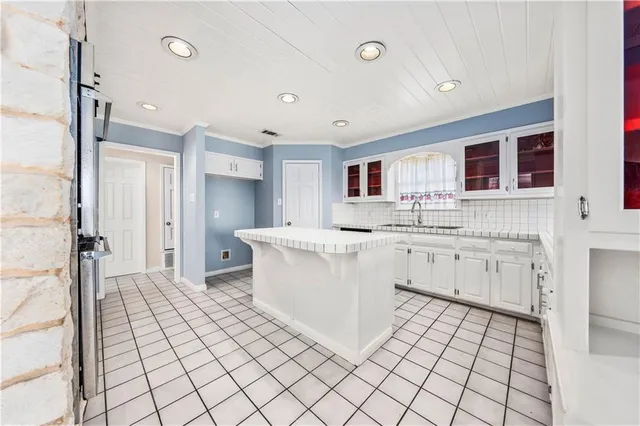 $685,000 | 10009 Stony Point Drive, Woodway, TX 76712