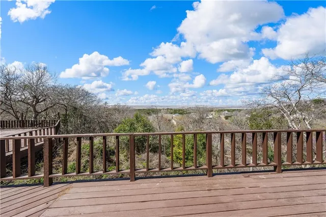 $685,000 | 10009 Stony Point Drive, Woodway, TX 76712