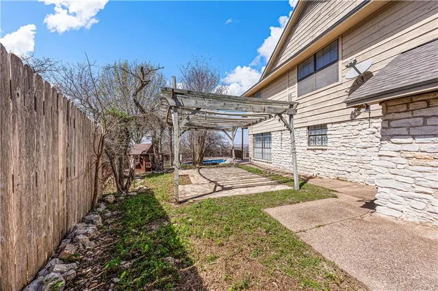$685,000 | 10009 Stony Point Drive, Woodway, TX 76712