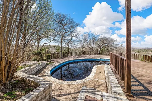 $685,000 | 10009 Stony Point Drive, Woodway, TX 76712
