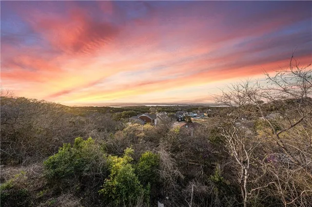 $685,000 | 10009 Stony Point Drive, Woodway, TX 76712