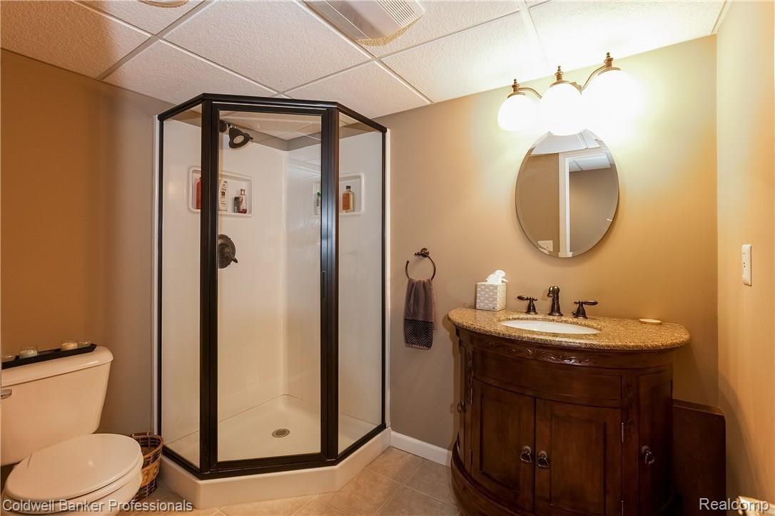 3984 May Center Road Lake Orion, MI 48360 - Photo 21 of 28 050-Bathroom-3148685-large.jpg