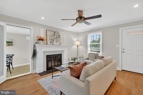 $1,195,000 | 2539 Washington Boulevard, Arlington, VA 22201