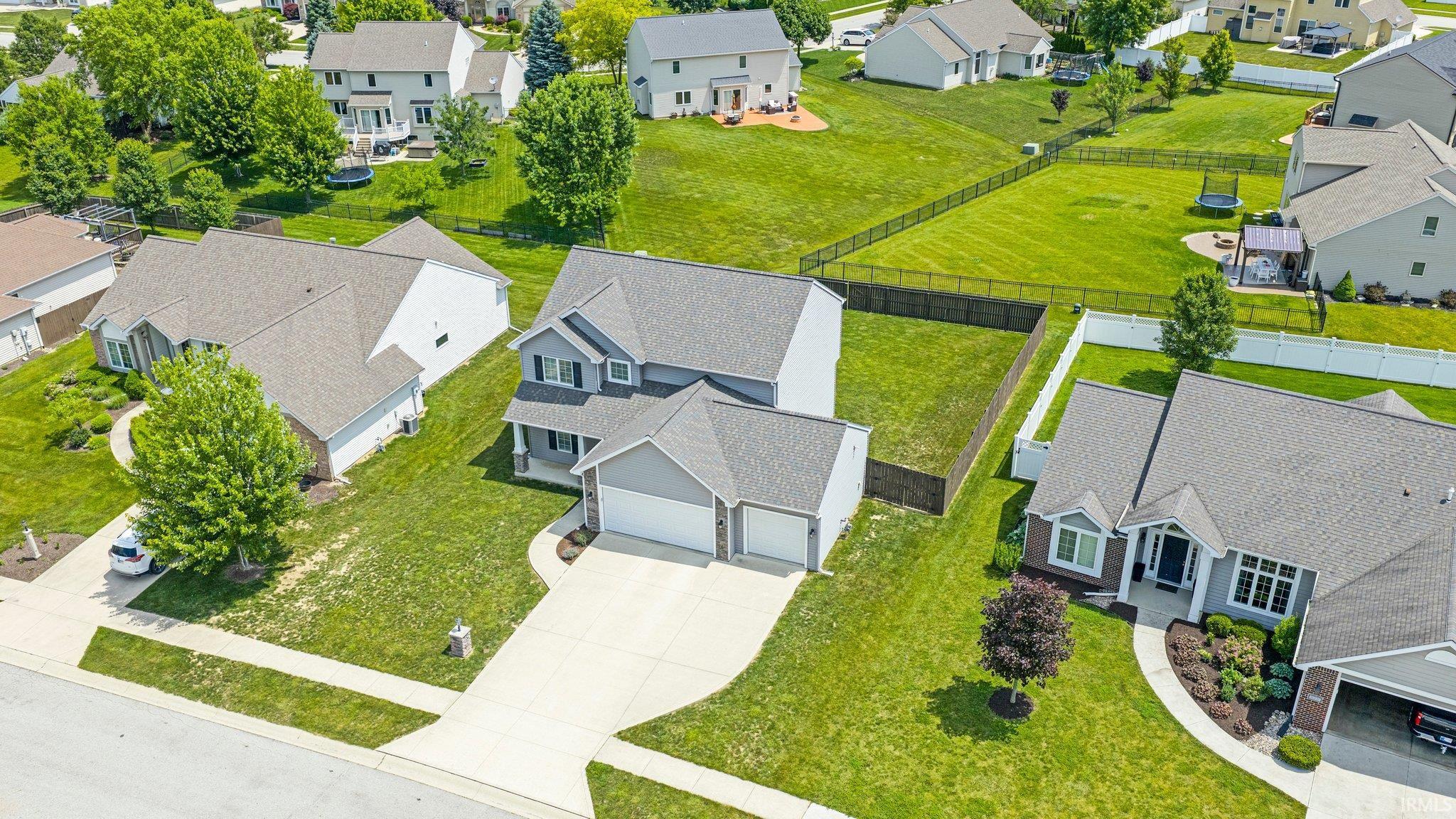 826 Clairborne Drive Fort Wayne, IN 46818 - Photo 3 of 32