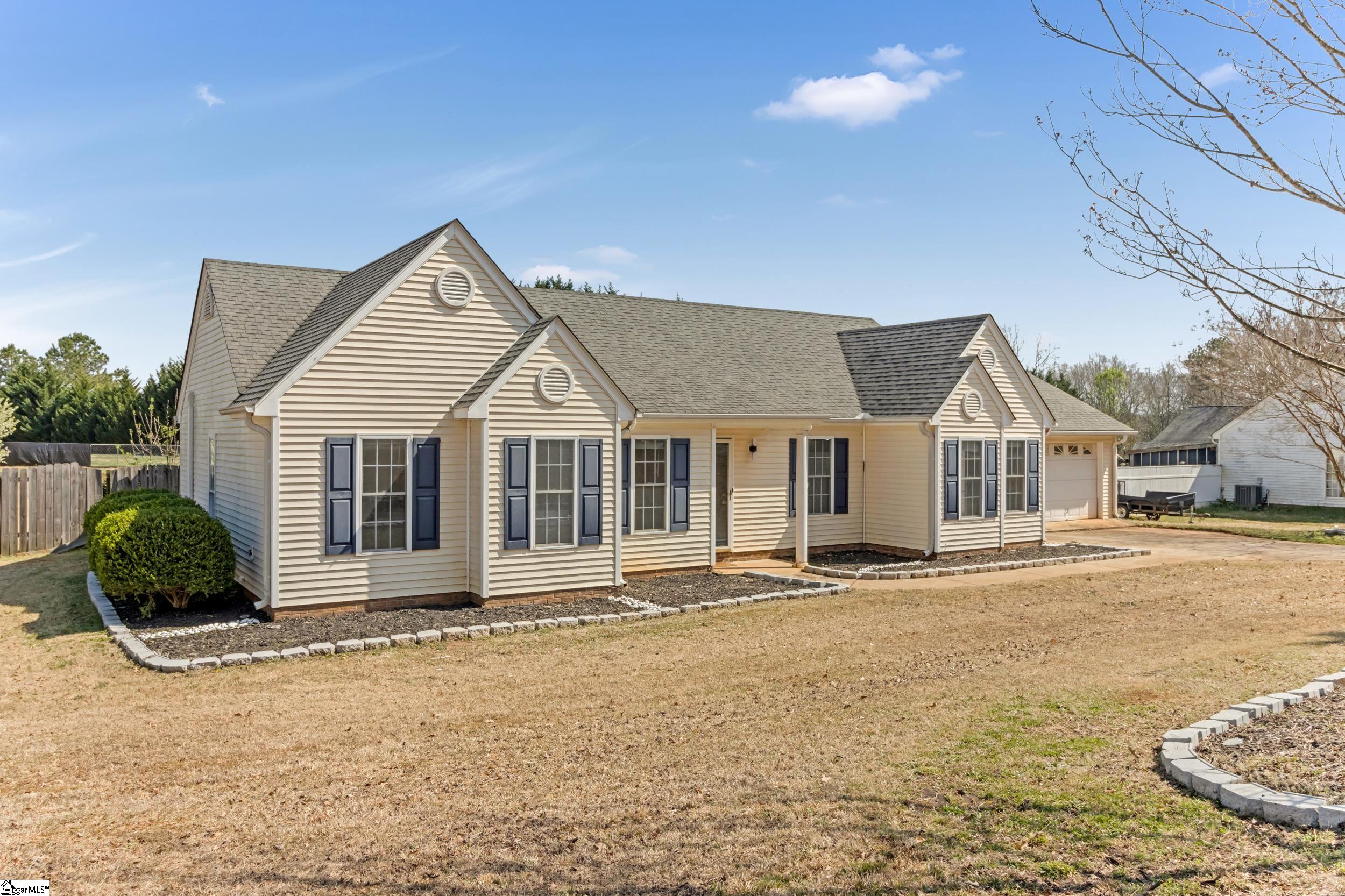 114 Ballentine Road Easley, SC 29642 - Photo 3 of 45
