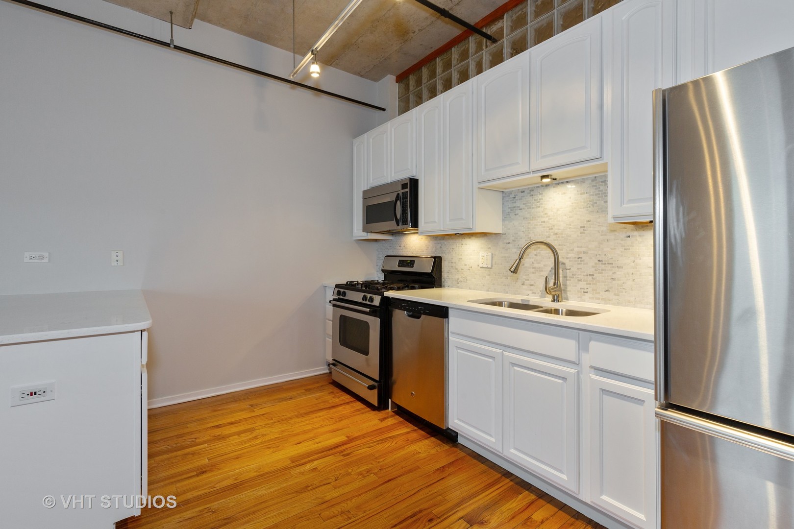 6 South Laflin Street, Unit 807S Chicago, IL 60607 - Photo 3 of 18 a kitchen with a sink stove and refrigerator